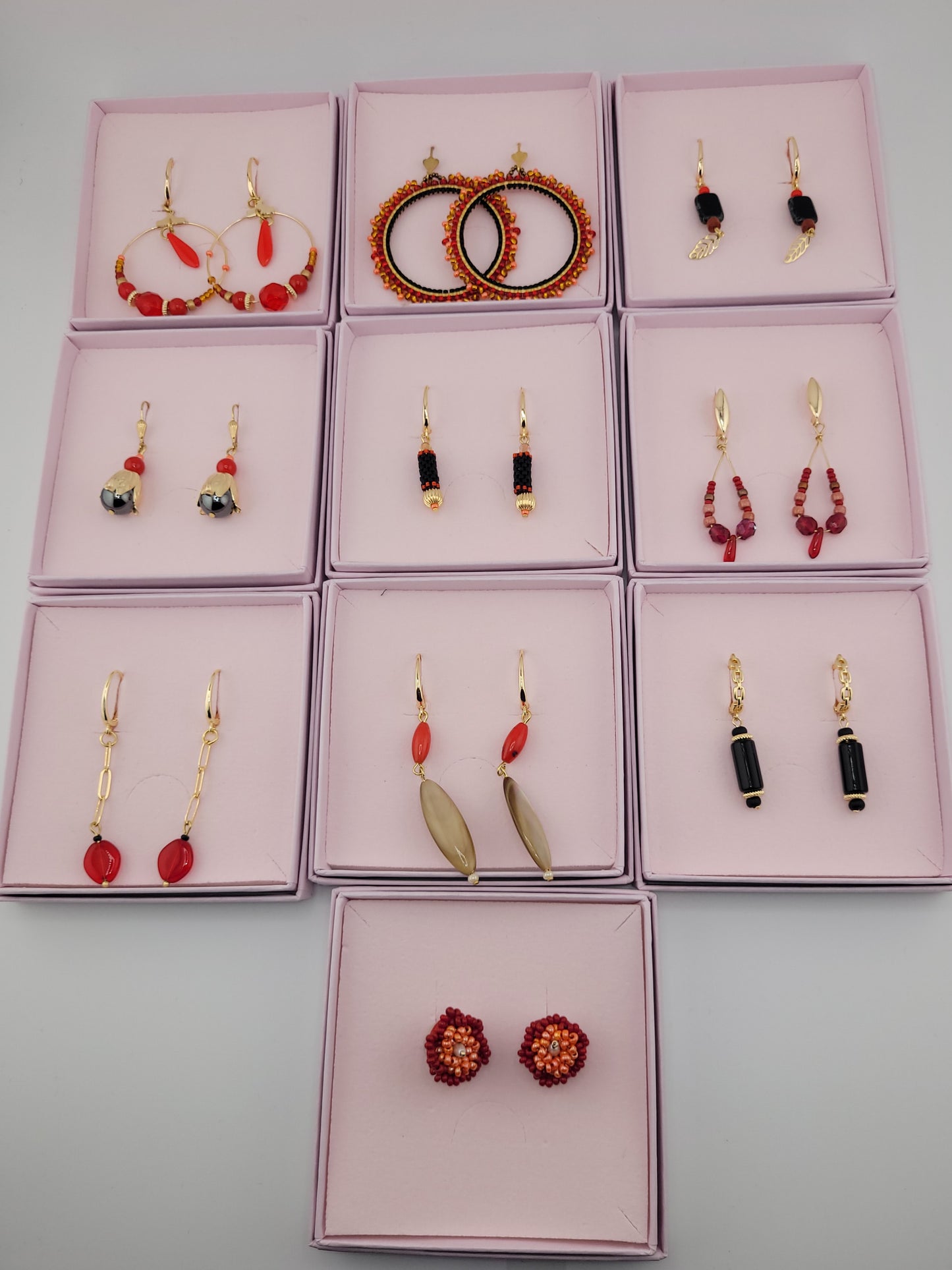 Boucles d'oreilles créoles en perles rouges Bijapur