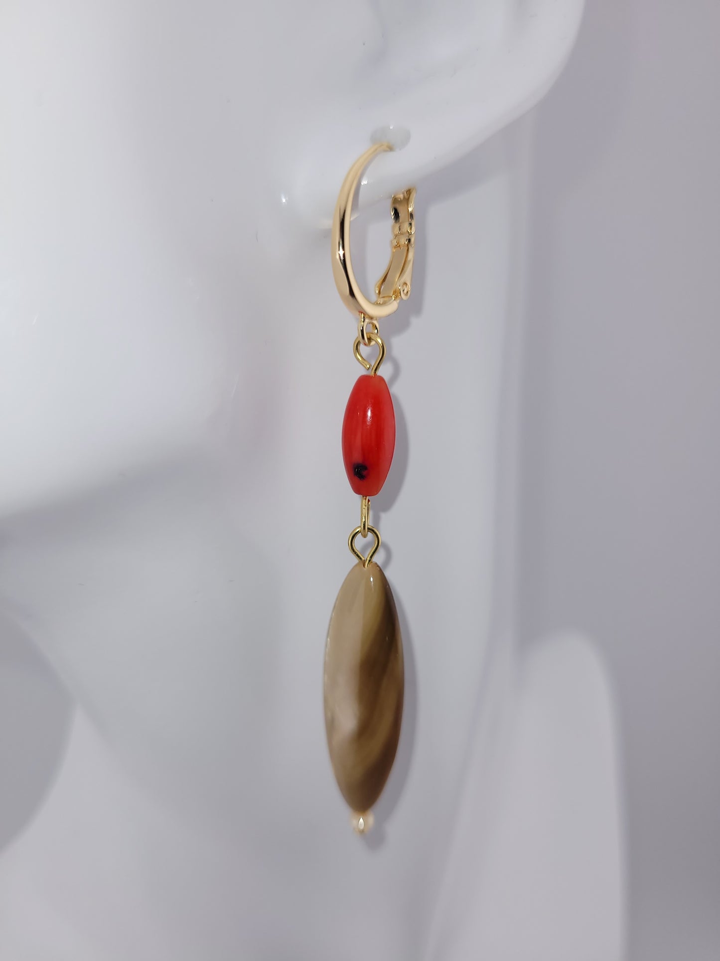 Boucles d'oreilles pendantes en perles coquillage beige Imperatriz