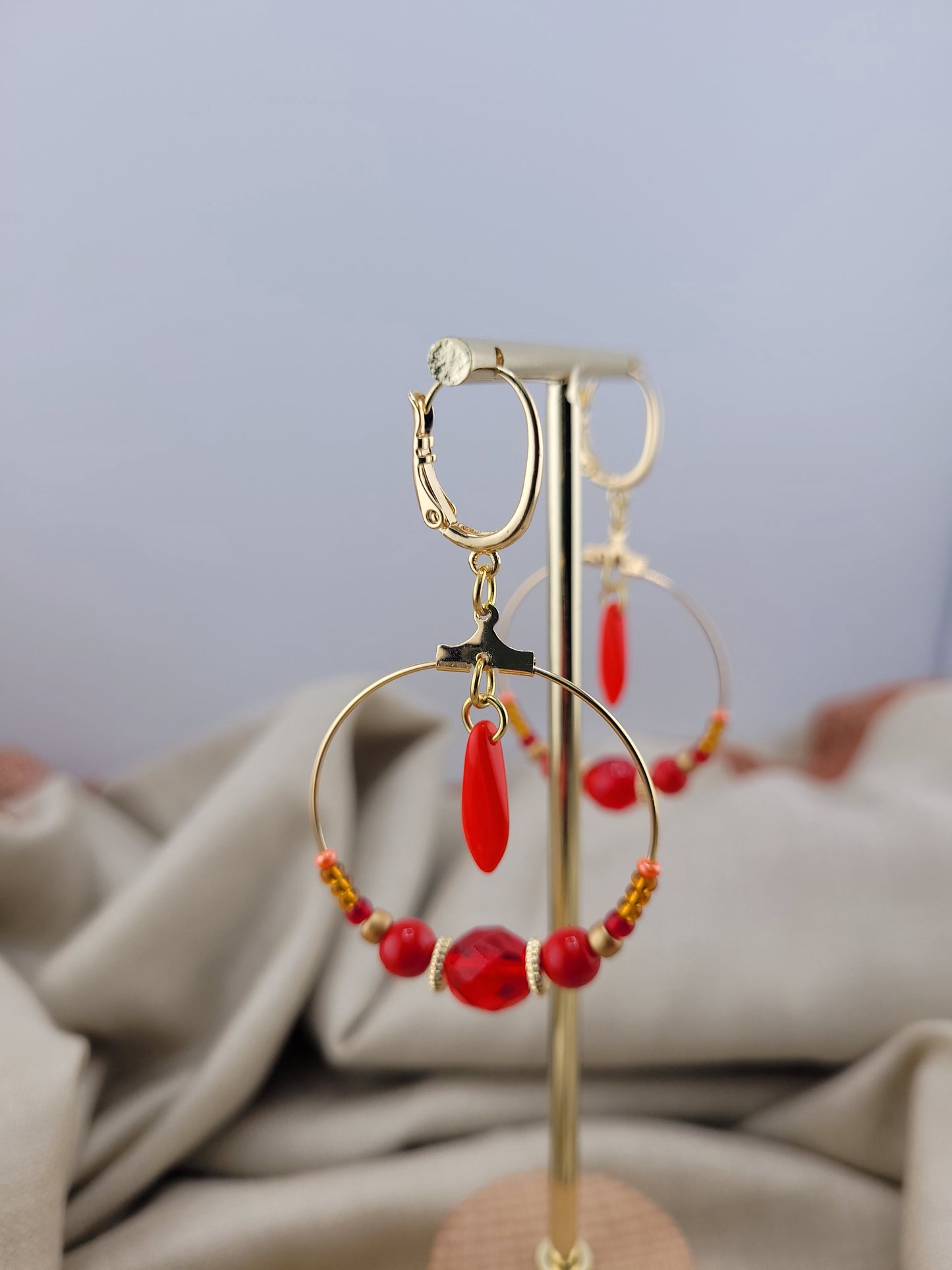 Boucles d'oreilles créoles en perles rouges Bijapur