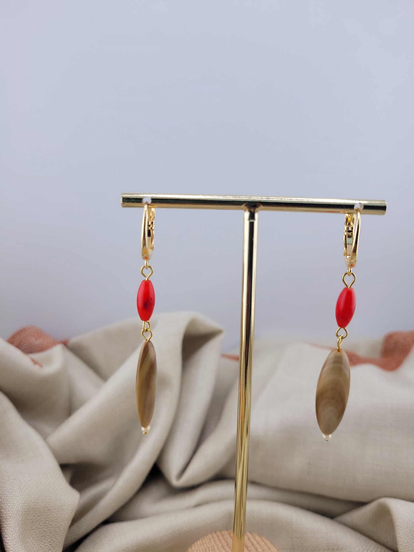 Boucles d'oreilles pendantes en perles coquillage beige Imperatriz